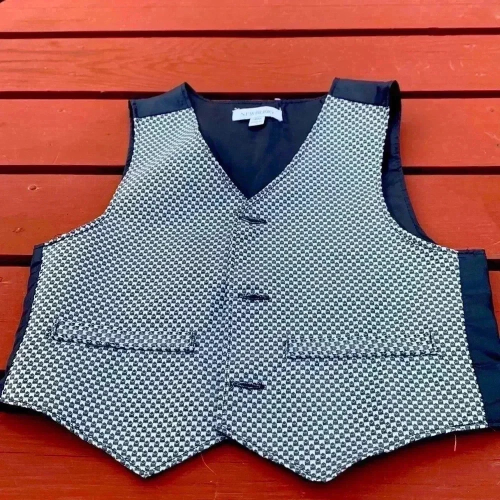 Five  for 25 Newberry, formal, black and white vest in excellent used condition